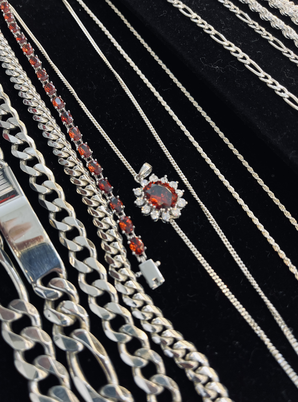 A table topped with lots of different types of necklaces